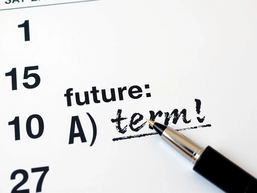 Calendario con una data evidenziata e una penna, che indica un aggiornamento o una modifica futura.